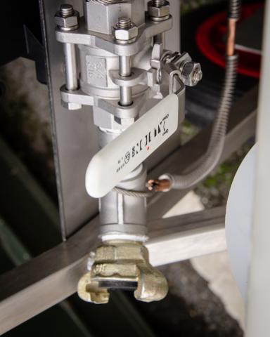 Claw coupling air fittings for easy connections